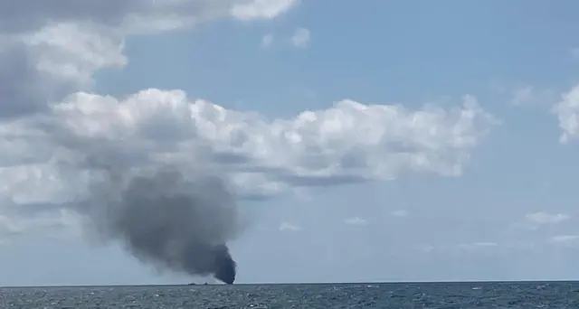 Prende fuoco barcone, 6 migranti dispersi
