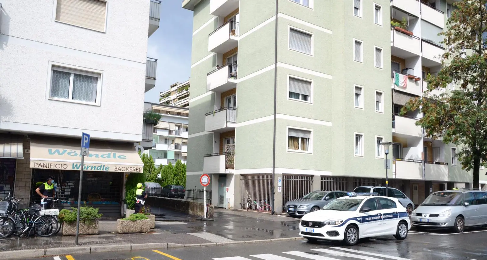 Tragedia in viale Europa, morto il bambino caduto dal quarto piano