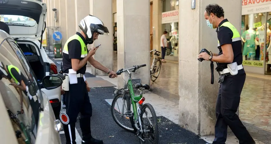 Corso Libertà: controlli e multe sulle bici fuori dalla ciclabile