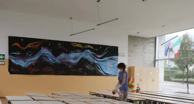 Scuola, arrivati i nuovi banchi anche a Brescia