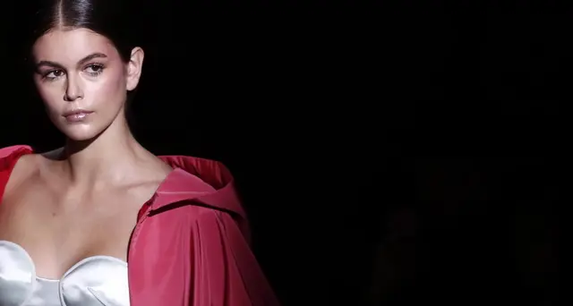 Valentino lascia Parigi e sfila a Milano