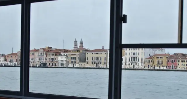 Molecole, il silenzio di un padre e di Venezia