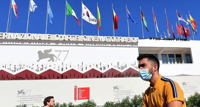Venezia, mascherine e muri per il cinema che riparte