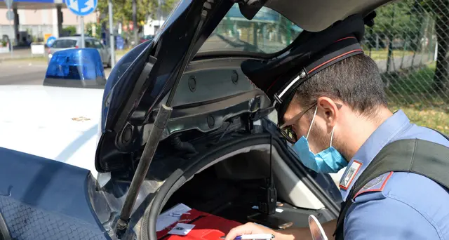 Abusa di 2 clienti, arrestato tassista a Roma