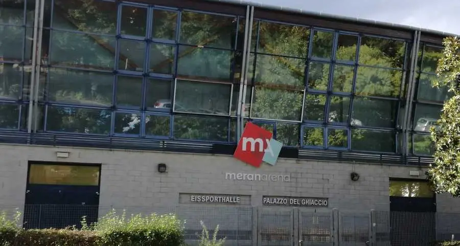 «Meranarena ha le toppe ma è colpa del Comune»