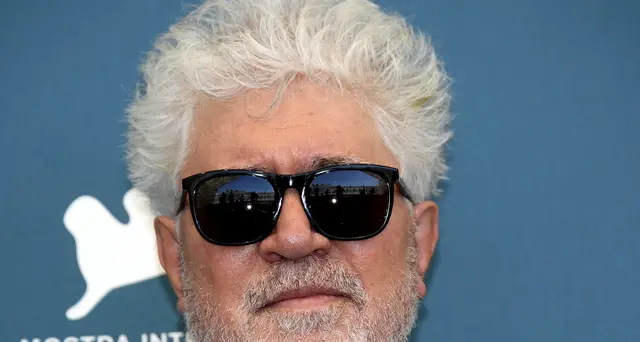 Almodovar a Venezia, la casa prigione si cura con il cinema