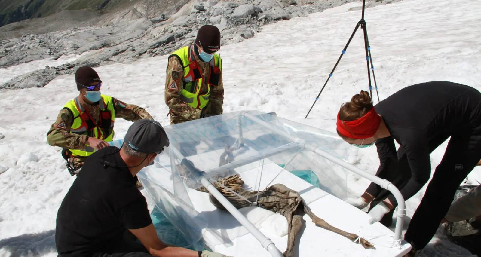 Valle Aurina, i ghiacci restituiscono un camoscio di 400 anni