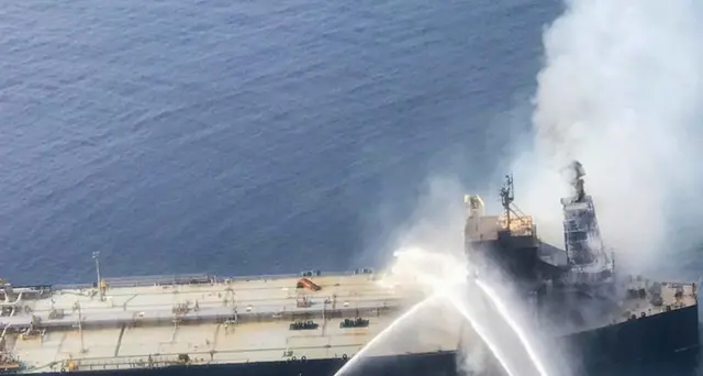 Sri Lanka: 'domato incendio', petroliera trainata al largo