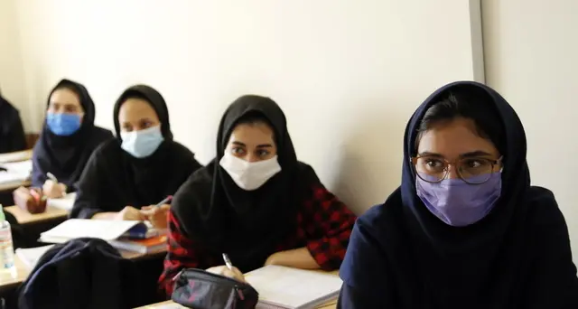 Iran riapre le scuole nonostante pandemia