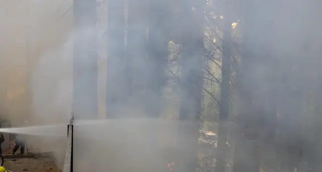 Incendio divampa in California e blocca decine di turisti