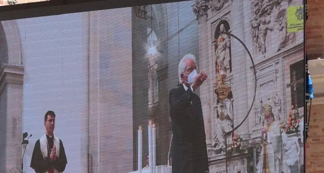 Mattarella accende la lampada di Loreto
