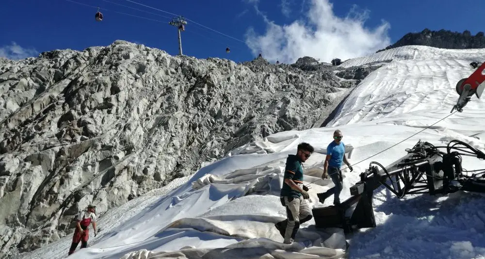 Presena, via le \"coperte\" in attesa della nuova neve
