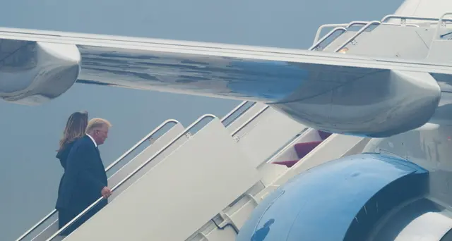 11/9: per Trump e Melania minuto silenzio su Air Force One