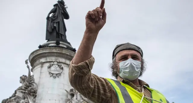 Gilet gialli, a Parigi primi scontri e lacrimogeni