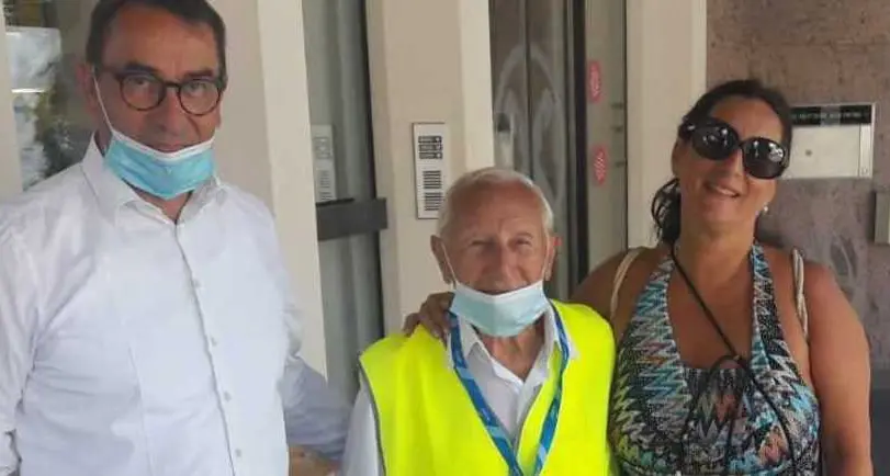 Fa il nonno vigile a 94 anni: «Così mi tengo giovane»