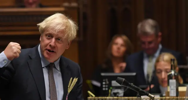 Johnson attacca l'Ue, minaccia dazi interni a Gb