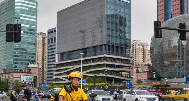 Borsa, Hong Kong apre poco mossa
