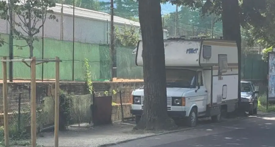«Campeggio abusivo in zona cimitero»