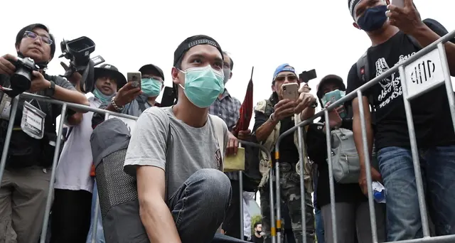 Proteste a Bangkok,targa sfida monarchia