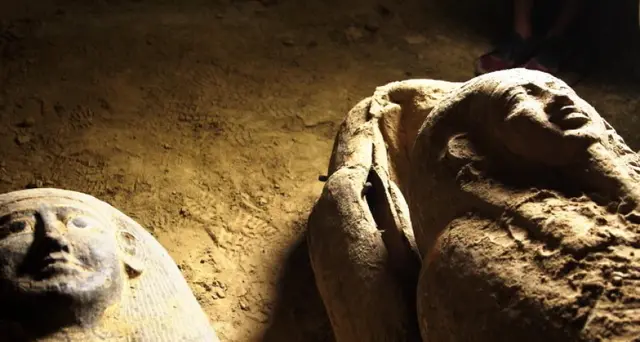 Egitto: archeologi trovano 27 sarcofagi intatti da 2500 anni