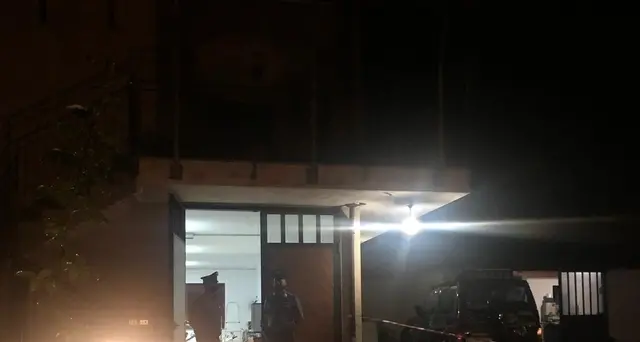 Uccide il figlio di 11 anni e si spara