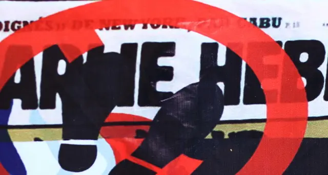 Capa risorse umane di Charlie Hebdo minacciata, cambia casa