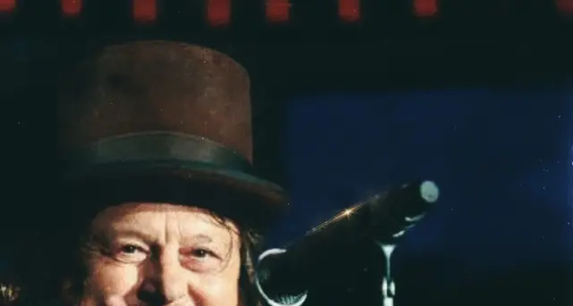 Zucchero festeggia 65 anni, ma regalo è per i fan