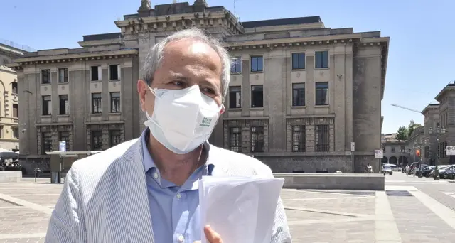 Stadi: Crisanti, riaprirli è da irresponsabili