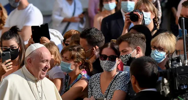 Turismo sconta la crisi più nera, appello del Papa