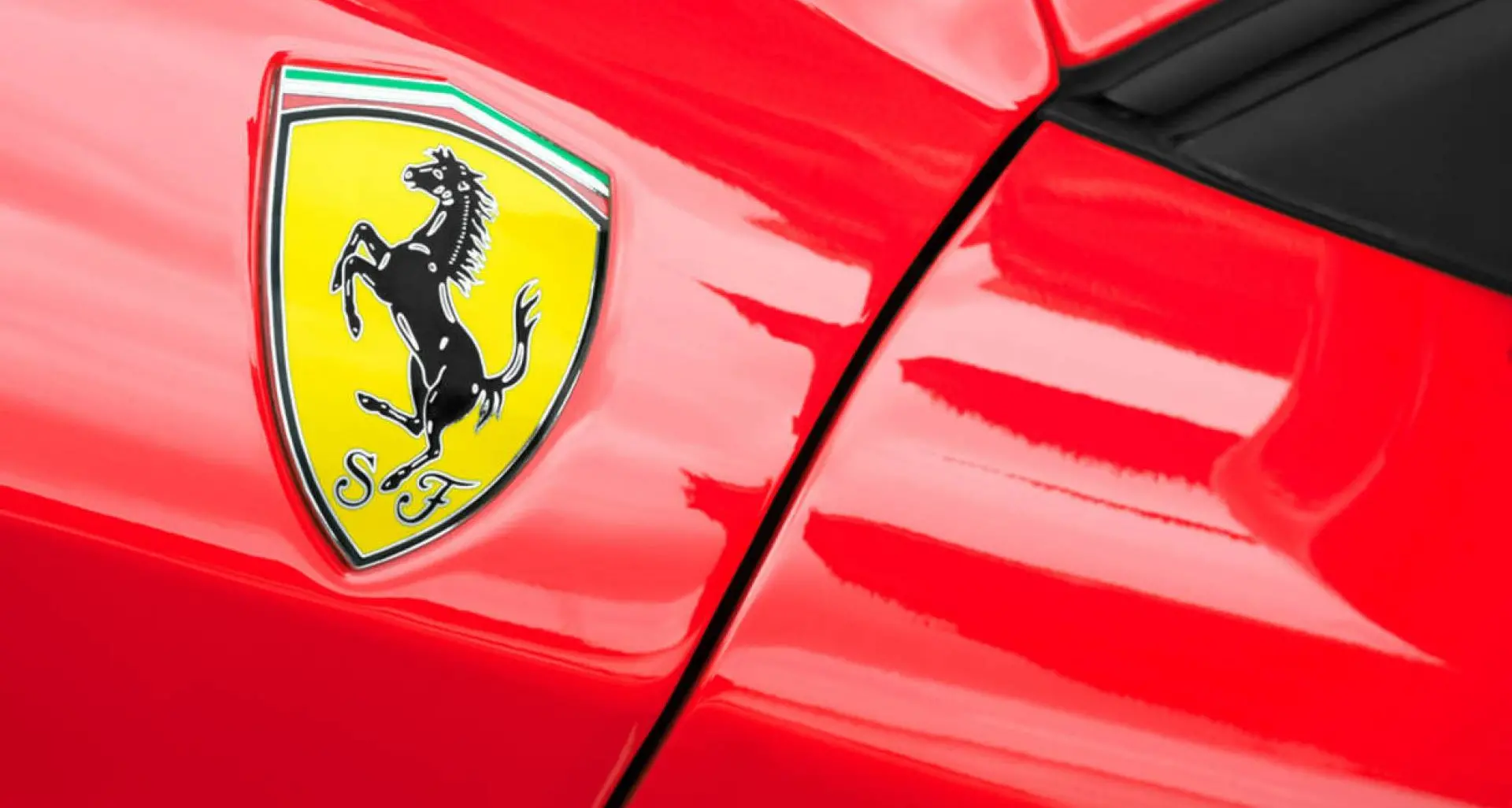 Ferrari pignorata, il proprietario fa sparire le ruote