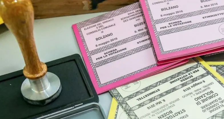 Ballottaggio a Bolzano e Merano, si vota solo il 4 ottobre