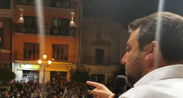 Salvini, Conte sia umile e coinvolga parlamentari