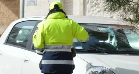Stress e insulti: resta solo un ausiliario del traffico