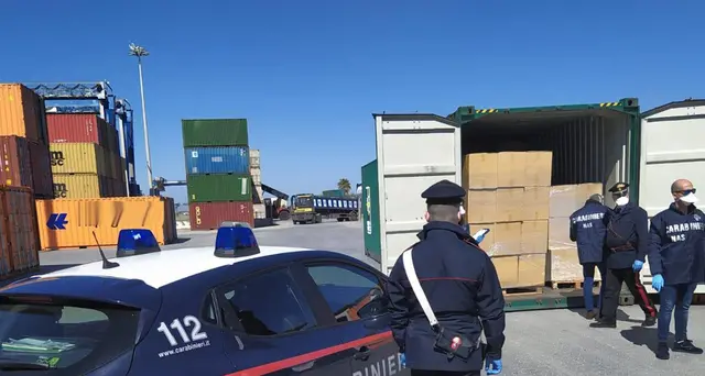 ++ Covid,Nas sequestrano 33.000 mascherine,440.000 guanti ++
