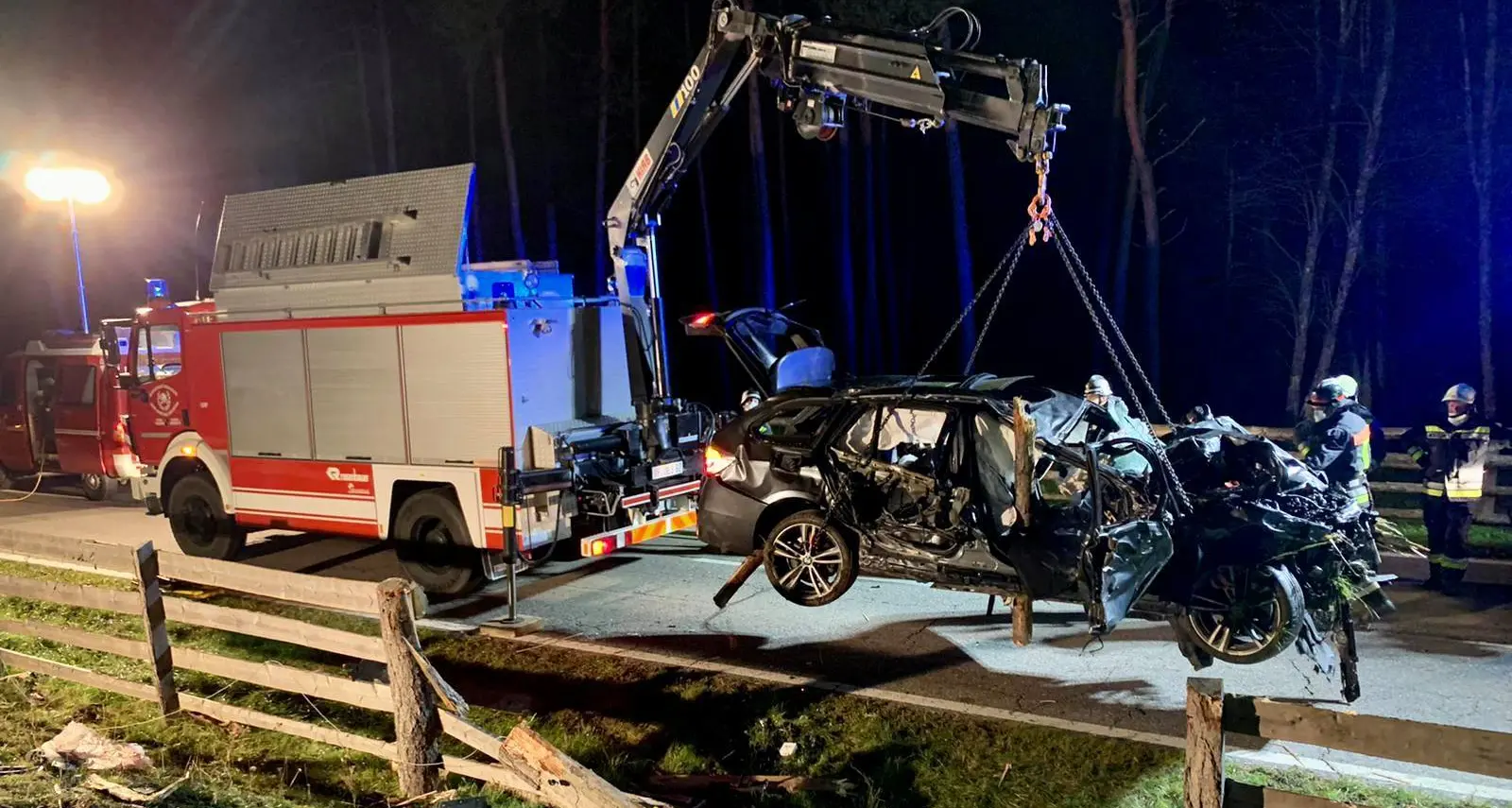 Esce di strada con l'auto, un morto nella notte a Rasun