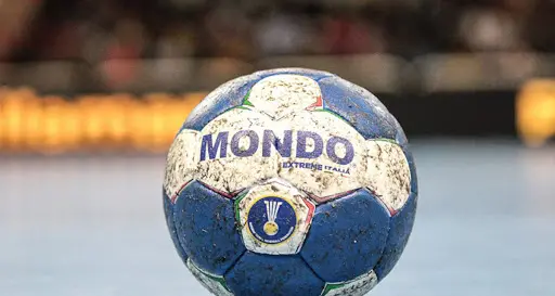 Un sospetto positivo al Covid-19 nell'SSV Bozen, salta il derby col Merano
