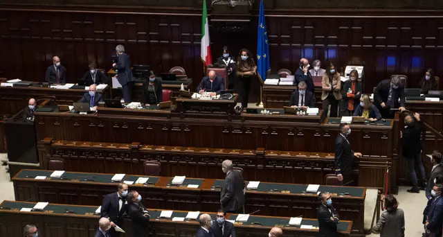 Dl Agosto: Camera conferma fiducia, 294 sì