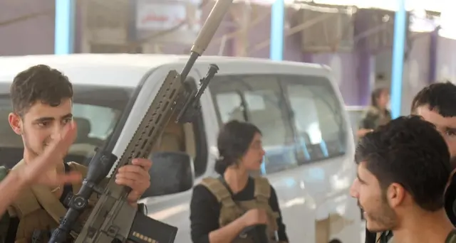 Curdi, rilasciati più di 600 membri siriani dell'Isis