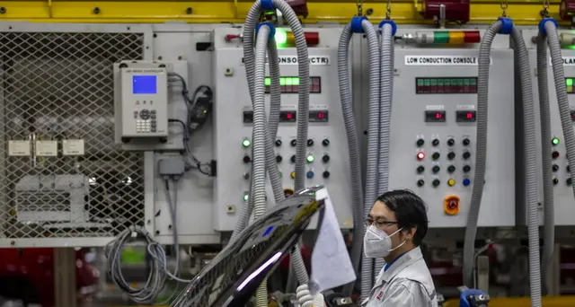 Cina, il Pil torna in positivo
