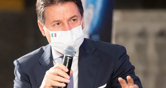 Covid -19, Conte: \"Possibili prime dosi del vaccino ad inizio dicembre\"