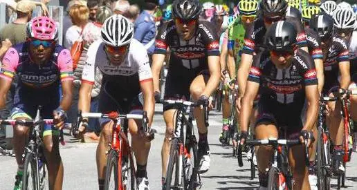 Giro d'Italia, strade chiuse al traffico 2 ore prima del passaggio dei ciclisti