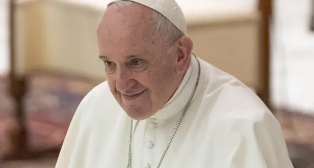 Papa a fedeli, non posso avvicinarmi, spero capiate