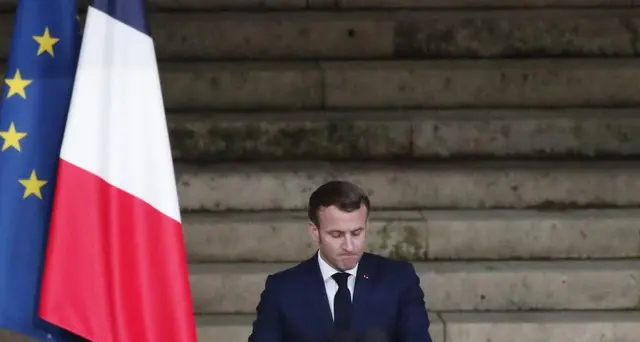 Macron, non rinunceremo alle caricature e ai disegni