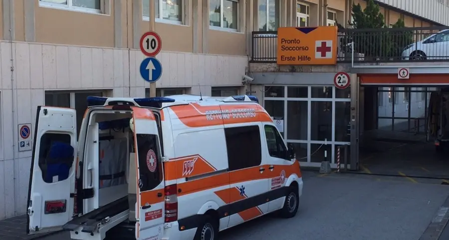 Bolzano, infermiere al lavoro sulle ambulanze col Covid