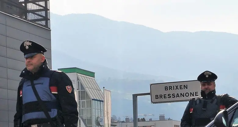 Accoltella il rivale, convalidato l’arresto