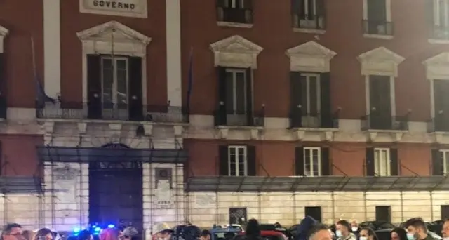 Covid, piccola manifestazione a Bari