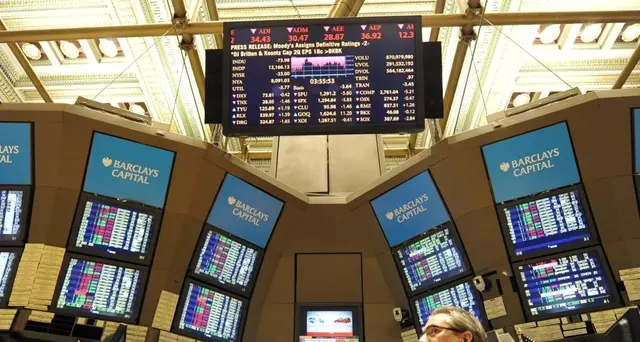 Il Covid mette paura a mercati, tonfo di Wall Street