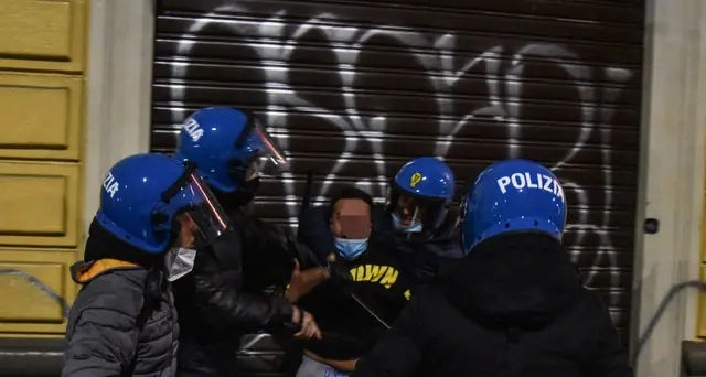 Dpcm, 28 persone in questura per disordini Milano