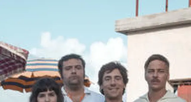 Elio Germano sognatore sull'Isola delle rose