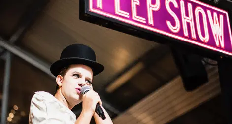 Al Kimm un peep show per Cenerentola